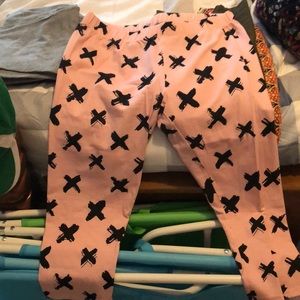 Pink/black design capris